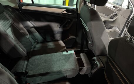 Volkswagen Tiguan II, 2019 год, 2 300 000 рублей, 23 фотография