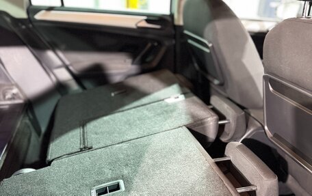 Volkswagen Tiguan II, 2019 год, 2 300 000 рублей, 25 фотография