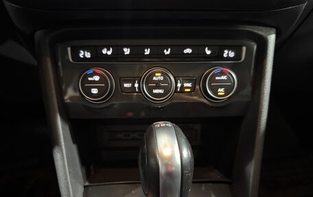 Volkswagen Tiguan II, 2019 год, 2 300 000 рублей, 32 фотография