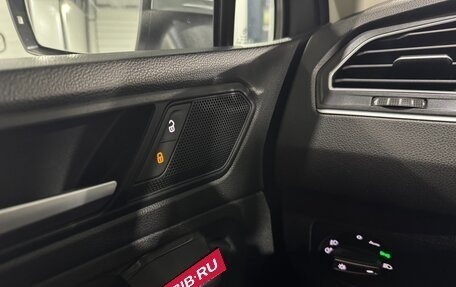 Volkswagen Tiguan II, 2019 год, 2 300 000 рублей, 39 фотография