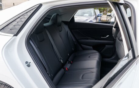 Hyundai Elantra, 2023 год, 2 349 000 рублей, 11 фотография