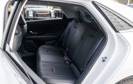 Hyundai Elantra, 2023 год, 2 349 000 рублей, 13 фотография