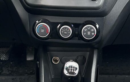 KIA Rio III рестайлинг, 2015 год, 950 000 рублей, 10 фотография