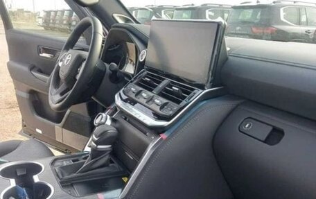 Toyota Land Cruiser, 2024 год, 13 740 000 рублей, 8 фотография