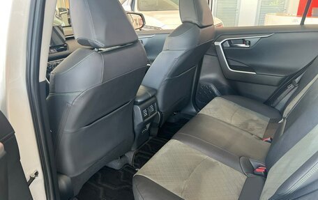 Toyota RAV4, 2025 год, 4 650 000 рублей, 14 фотография