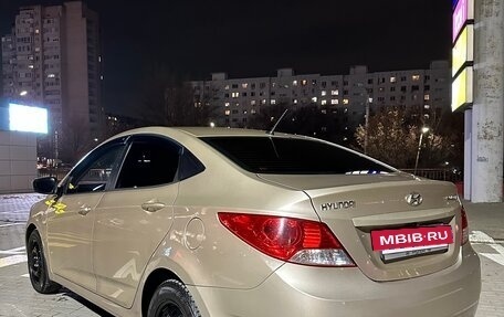 Hyundai Solaris II рестайлинг, 2011 год, 750 000 рублей, 3 фотография