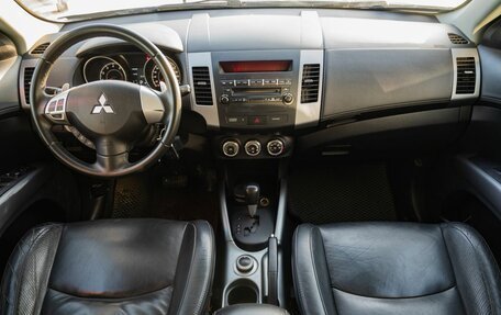 Mitsubishi Outlander III рестайлинг 3, 2011 год, 1 400 000 рублей, 15 фотография