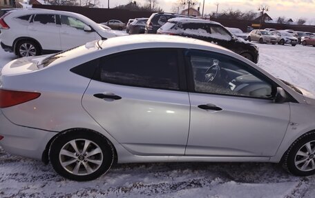 Hyundai Solaris II рестайлинг, 2012 год, 750 000 рублей, 4 фотография