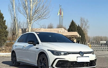 Volkswagen Golf VIII, 2023 год, 2 490 000 рублей, 1 фотография