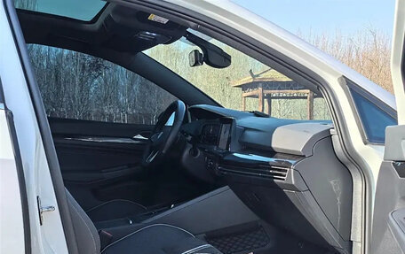 Volkswagen Golf VIII, 2023 год, 2 490 000 рублей, 10 фотография