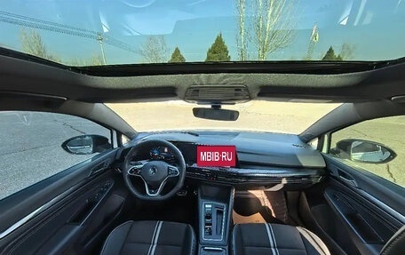 Volkswagen Golf VIII, 2023 год, 2 490 000 рублей, 7 фотография