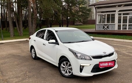 KIA Rio IV, 2018 год, 1 350 000 рублей, 2 фотография
