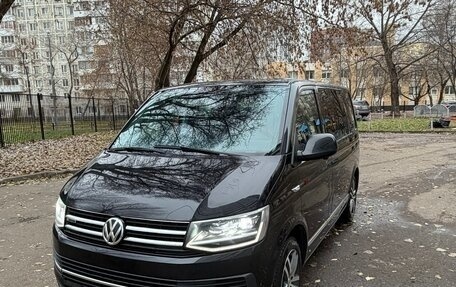 Volkswagen Multivan T6 рестайлинг, 2015 год, 3 150 000 рублей, 1 фотография