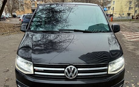 Volkswagen Multivan T6 рестайлинг, 2015 год, 3 150 000 рублей, 21 фотография