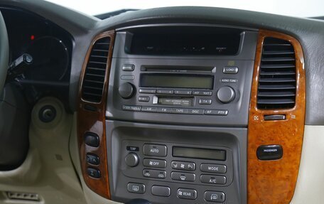 Toyota Land Cruiser 100 рестайлинг 2, 2004 год, 2 195 000 рублей, 10 фотография