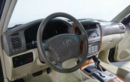 Toyota Land Cruiser 100 рестайлинг 2, 2004 год, 2 195 000 рублей, 9 фотография