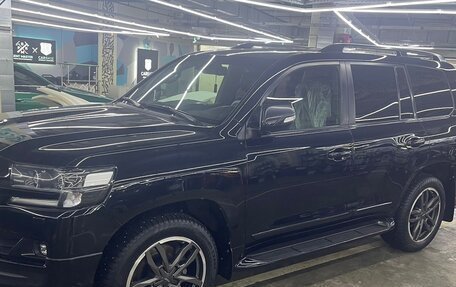 Toyota Land Cruiser 200, 2018 год, 6 800 000 рублей, 3 фотография