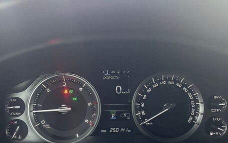 Toyota Land Cruiser 200, 2018 год, 6 800 000 рублей, 16 фотография