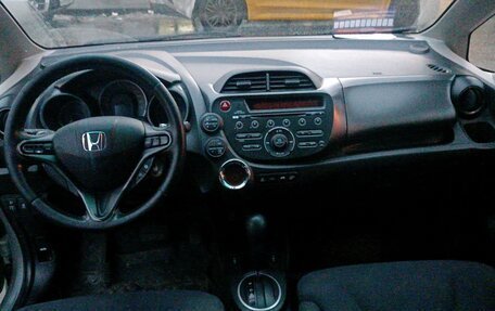 Honda Jazz II рестайлинг, 2011 год, 820 000 рублей, 2 фотография