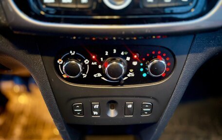 Renault Logan II, 2018 год, 665 000 рублей, 24 фотография