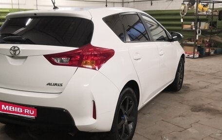 Toyota Auris II, 2013 год, 1 150 000 рублей, 2 фотография