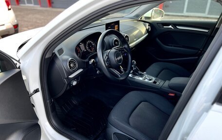 Audi A3, 2018 год, 2 200 000 рублей, 23 фотография