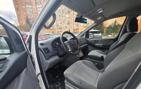 Hyundai H-1 II рестайлинг, 2017 год, 2 600 000 рублей, 8 фотография