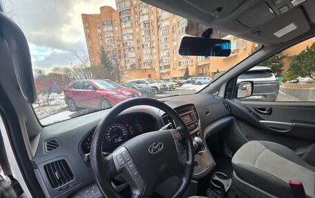 Hyundai H-1 II рестайлинг, 2017 год, 2 600 000 рублей, 9 фотография