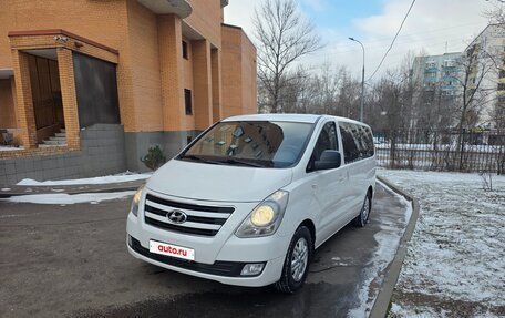 Hyundai H-1 II рестайлинг, 2017 год, 2 600 000 рублей, 3 фотография