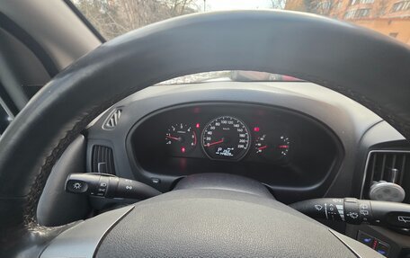 Hyundai H-1 II рестайлинг, 2017 год, 2 600 000 рублей, 10 фотография