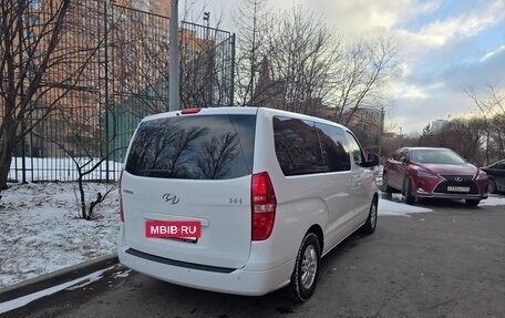 Hyundai H-1 II рестайлинг, 2017 год, 2 600 000 рублей, 5 фотография