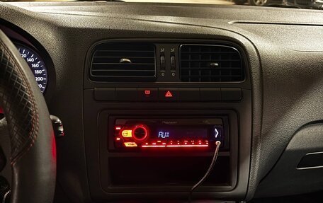 Volkswagen Polo VI (EU Market), 2012 год, 600 000 рублей, 16 фотография