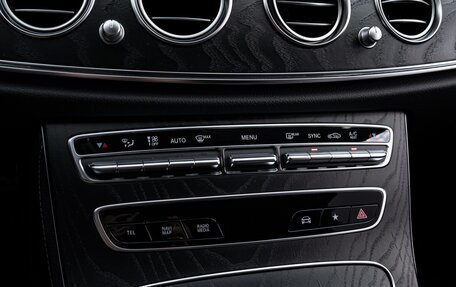 Mercedes-Benz E-Класс, 2020 год, 4 800 000 рублей, 21 фотография
