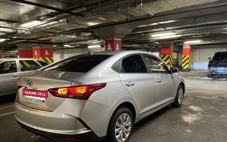 Hyundai Solaris II рестайлинг, 2022 год, 1 690 000 рублей, 4 фотография