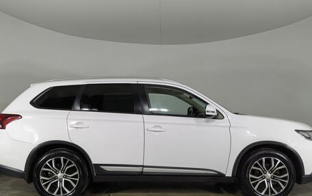 Mitsubishi Outlander III рестайлинг 3, 2017 год, 1 150 000 рублей, 4 фотография
