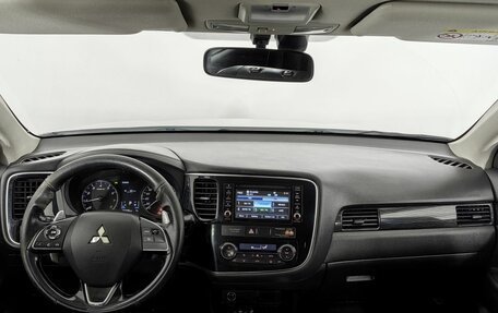 Mitsubishi Outlander III рестайлинг 3, 2017 год, 1 150 000 рублей, 10 фотография