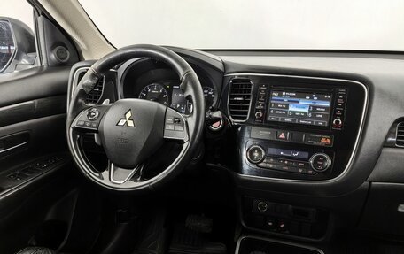 Mitsubishi Outlander III рестайлинг 3, 2017 год, 1 150 000 рублей, 9 фотография