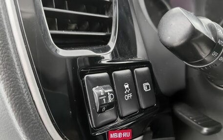 Mitsubishi Outlander III рестайлинг 3, 2017 год, 1 150 000 рублей, 15 фотография