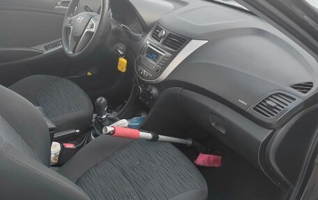 Hyundai Solaris II рестайлинг, 2015 год, 850 000 рублей, 5 фотография