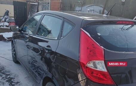 Hyundai Solaris II рестайлинг, 2015 год, 850 000 рублей, 3 фотография