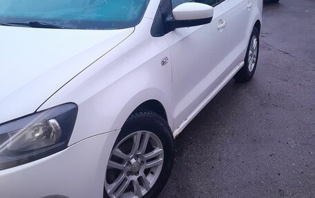 Volkswagen Polo VI (EU Market), 2011 год, 380 000 рублей, 2 фотография