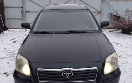 Toyota Avensis III рестайлинг, 2005 год, 750 000 рублей, 2 фотография