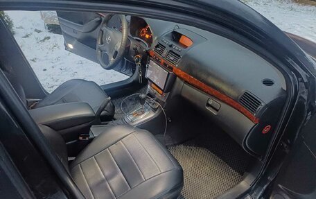 Toyota Avensis III рестайлинг, 2005 год, 750 000 рублей, 21 фотография