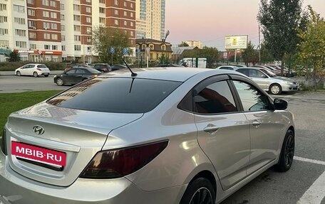 Hyundai Solaris II рестайлинг, 2015 год, 1 050 000 рублей, 3 фотография