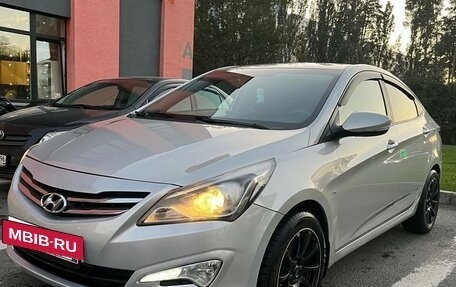 Hyundai Solaris II рестайлинг, 2015 год, 1 050 000 рублей, 2 фотография