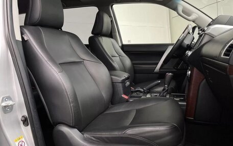 Toyota Land Cruiser Prado 150 рестайлинг 2, 2014 год, 3 540 000 рублей, 28 фотография