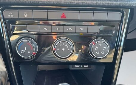 Volkswagen T-Roc I, 2022 год, 1 960 000 рублей, 7 фотография