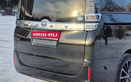 Toyota Voxy III, 2017 год, 2 150 000 рублей, 5 фотография