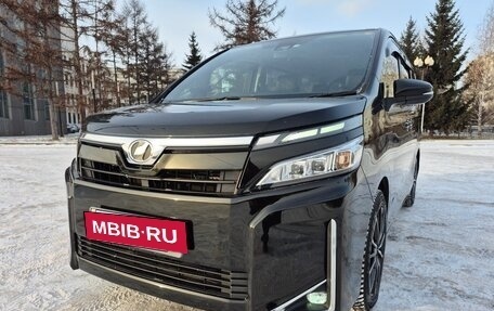 Toyota Voxy III, 2017 год, 2 150 000 рублей, 14 фотография