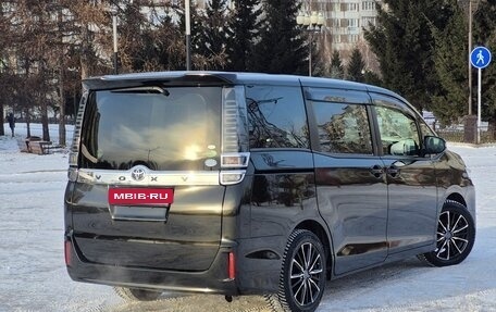 Toyota Voxy III, 2017 год, 2 150 000 рублей, 6 фотография